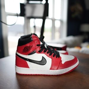 Jordan 1 Chicago colorway